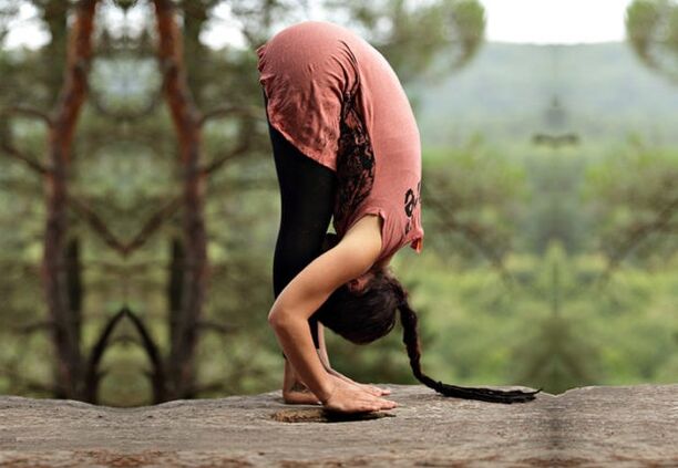 uttanasana yoga poza za mršavljenje